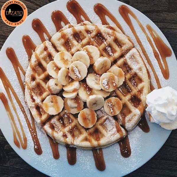 Dizato Dessert Parlour Freshly made waffle topped with sliced bananas and drizzled with 
caramel sauce.